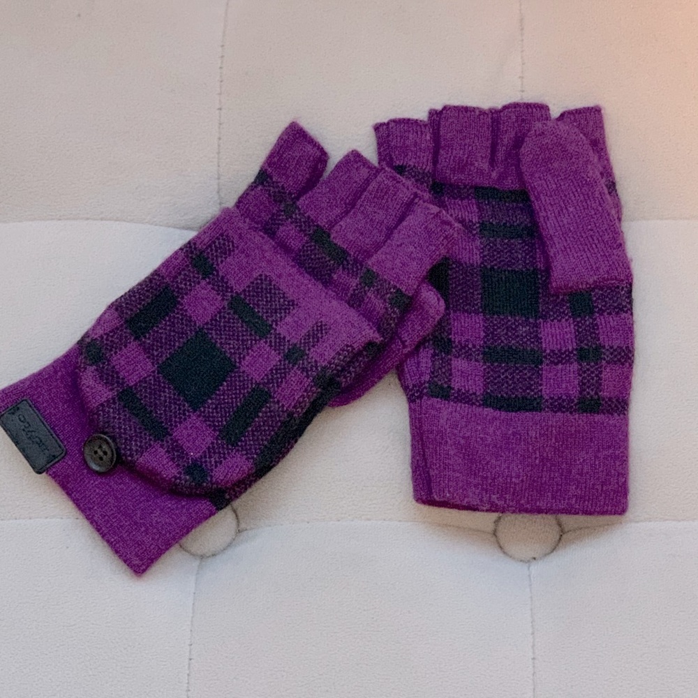 Coach texting gloves!